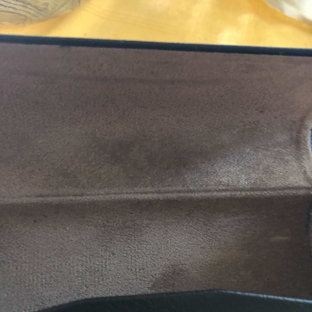 Burberry eye glass magnetic snap case - Picture 5 of 7